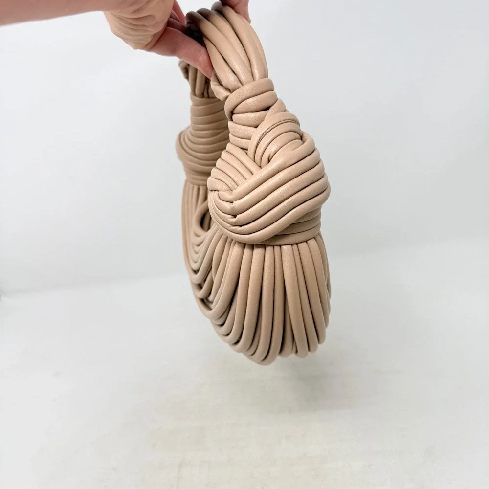Unbranded knot handle
